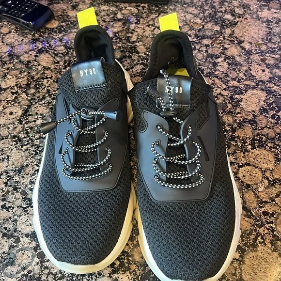 Steve Madden NY 90 black slip on sneaker very good condition size 10 women’s - Picture 12 of 14